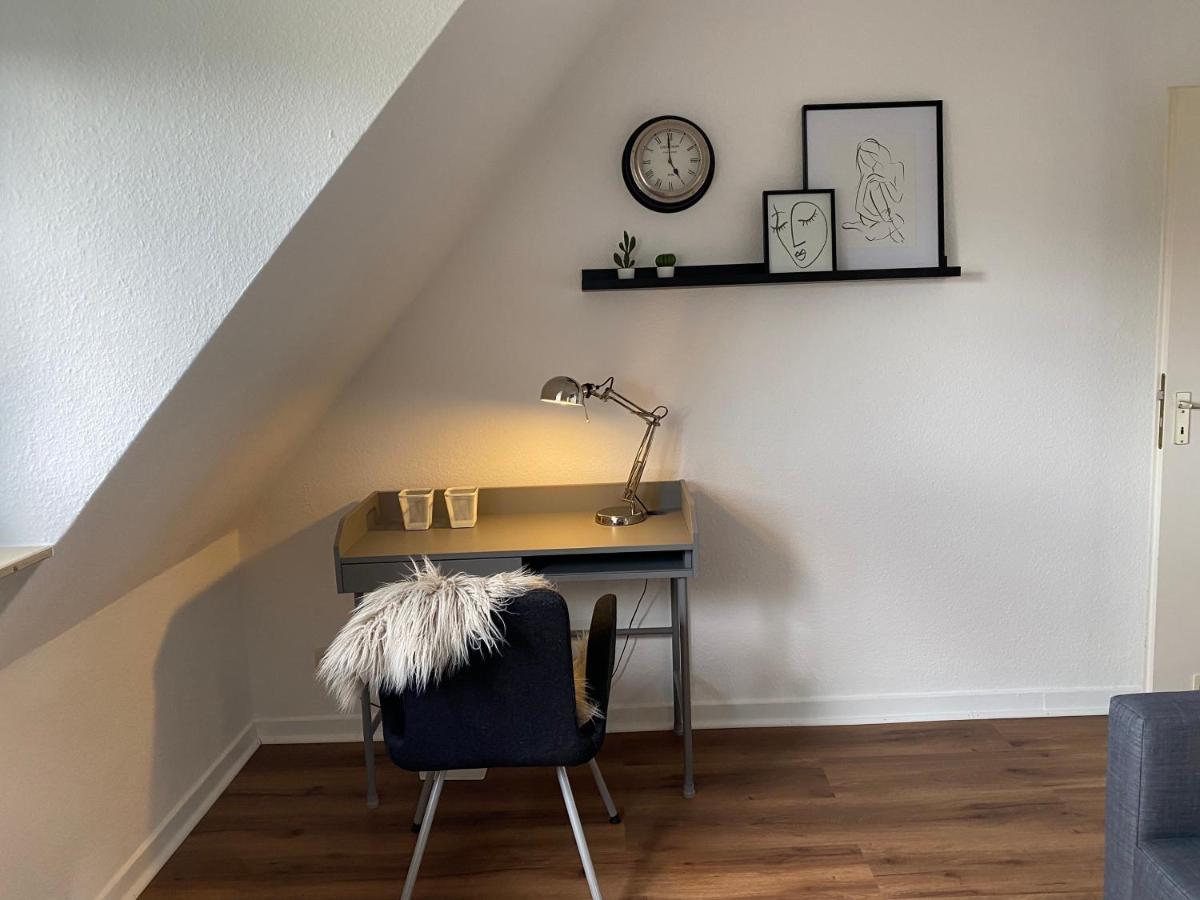 Bostel 1 - Modernes Dachgeschoss-Studio In Duisburg Meiderich, 4,7 Km Hbf, U-Bahn 250M, Flughafen Duesseldorf 28 Km, Landschaftspark 2,9 Km, 5 Gehminuten Von Herzklinik Entfernt Eksteriør bilde